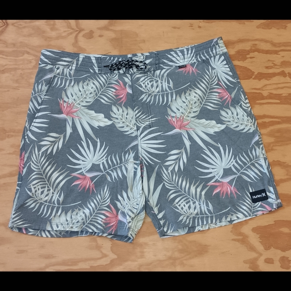 Men's Hurley Weekender Boardshort, Marked Size 34 but measures as a True Size 36
